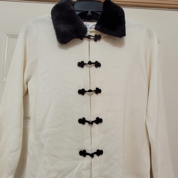 K I K I T size small with detachable collar NWT - Picture 4 of 12